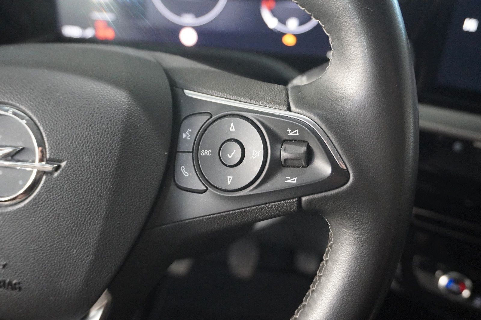 Fahrzeugabbildung Opel Mokka ELEGANCE 1.2T NAVI/LED/KAMERA/SPORT/DAB+