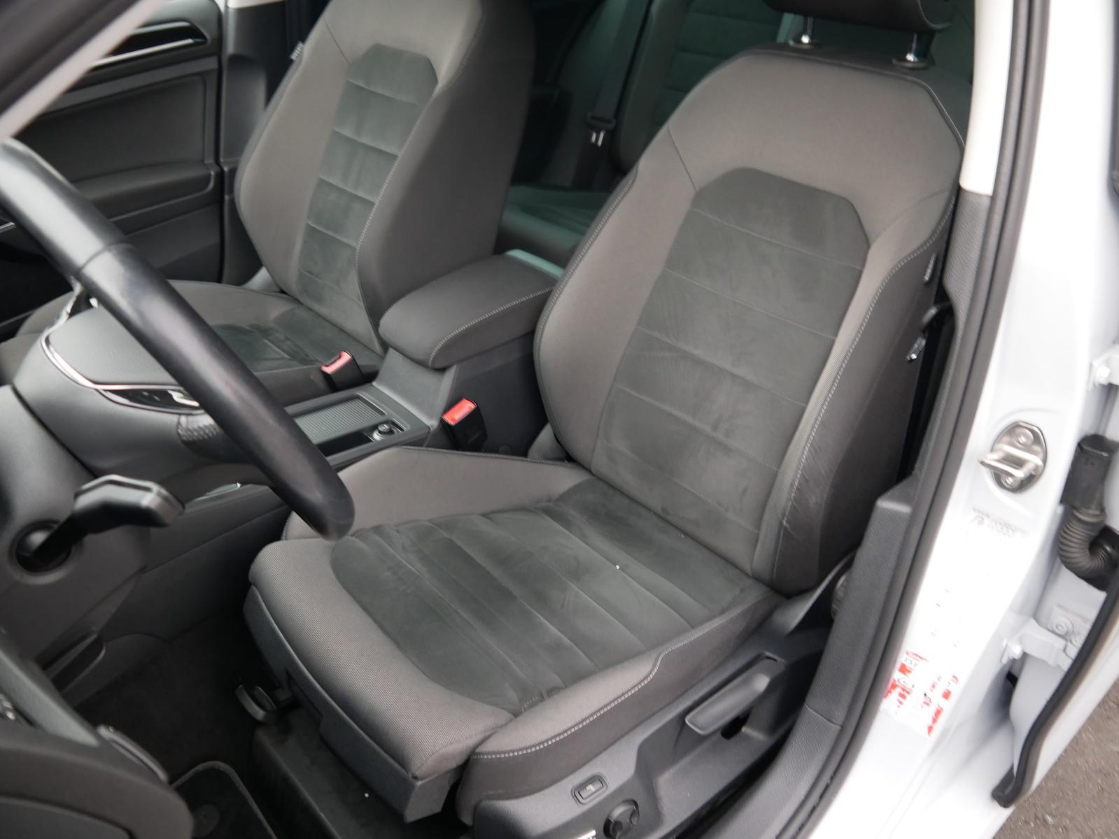 Volkswagen Golf VII 1.5 TSI Highline AHK LED Standheizung
