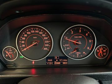 BMW 318 d Limousine *Klima*SHZ*Navi*PDC*Bi-Xenon*