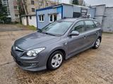Hyundai i30 CW 1.4 - Hyundai i30 aus 2011 mit Benzin-Antrieb: Kombi