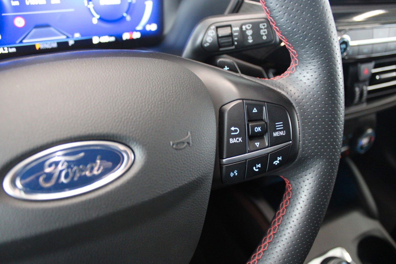 Fahrzeugabbildung Ford Kuga ST-Line X Automatik LED ACC 2xCam WinterPak