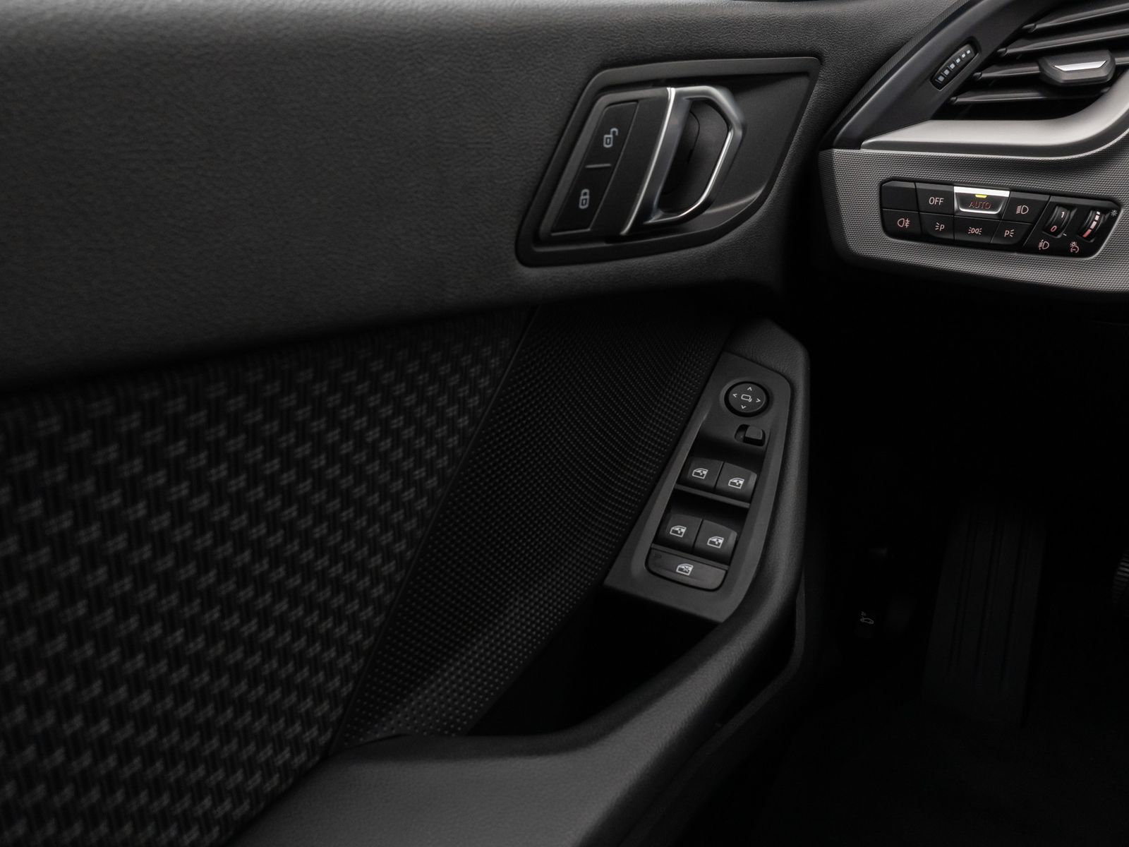 Fahrzeugabbildung BMW 118i DAB CockPitPro PDC LED Geschwindigkeitsreg