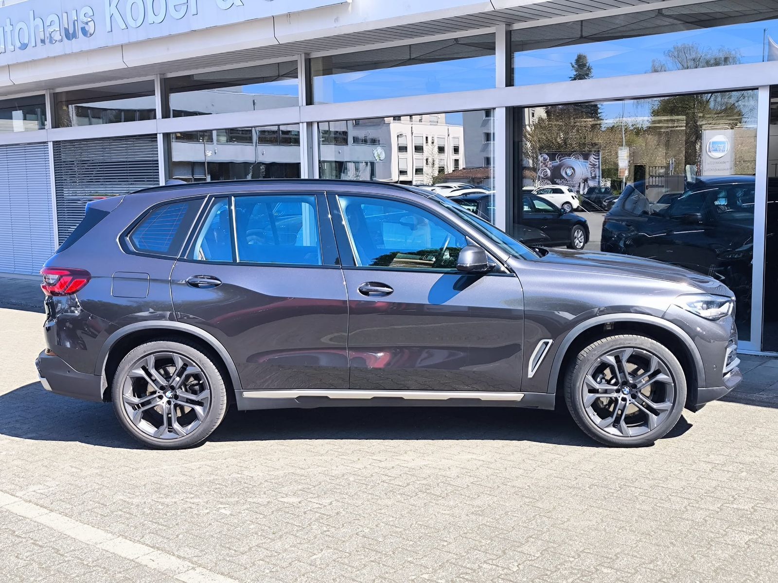 Fahrzeugabbildung BMW X5 xDri x Line SHADOW+PROF+LED+SHZ+KAM+ACC+AHK+M