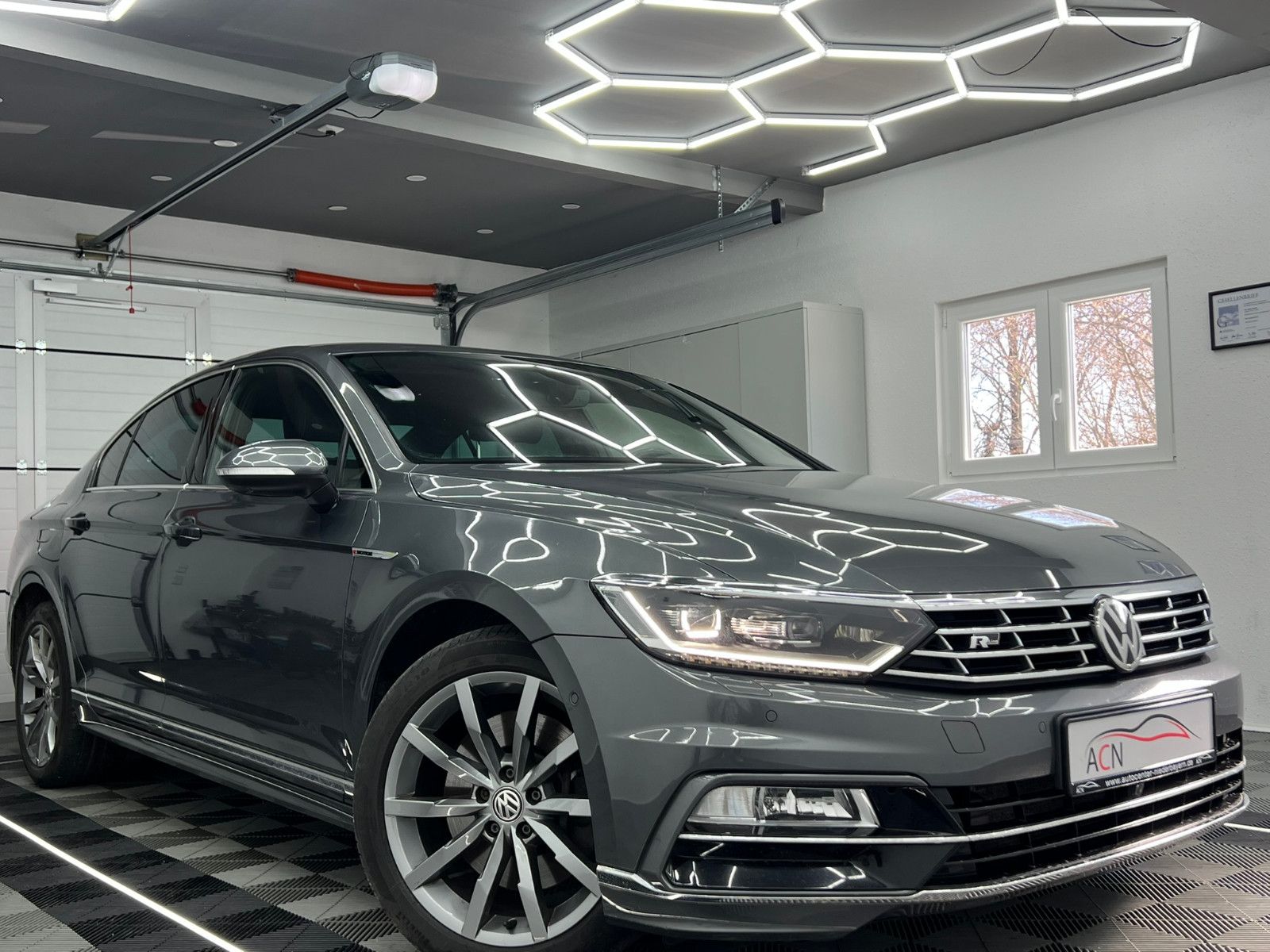 Fahrzeugabbildung Volkswagen Passat Lim. Highline 4Motion R-LINE/ACC/AHK/STHZ