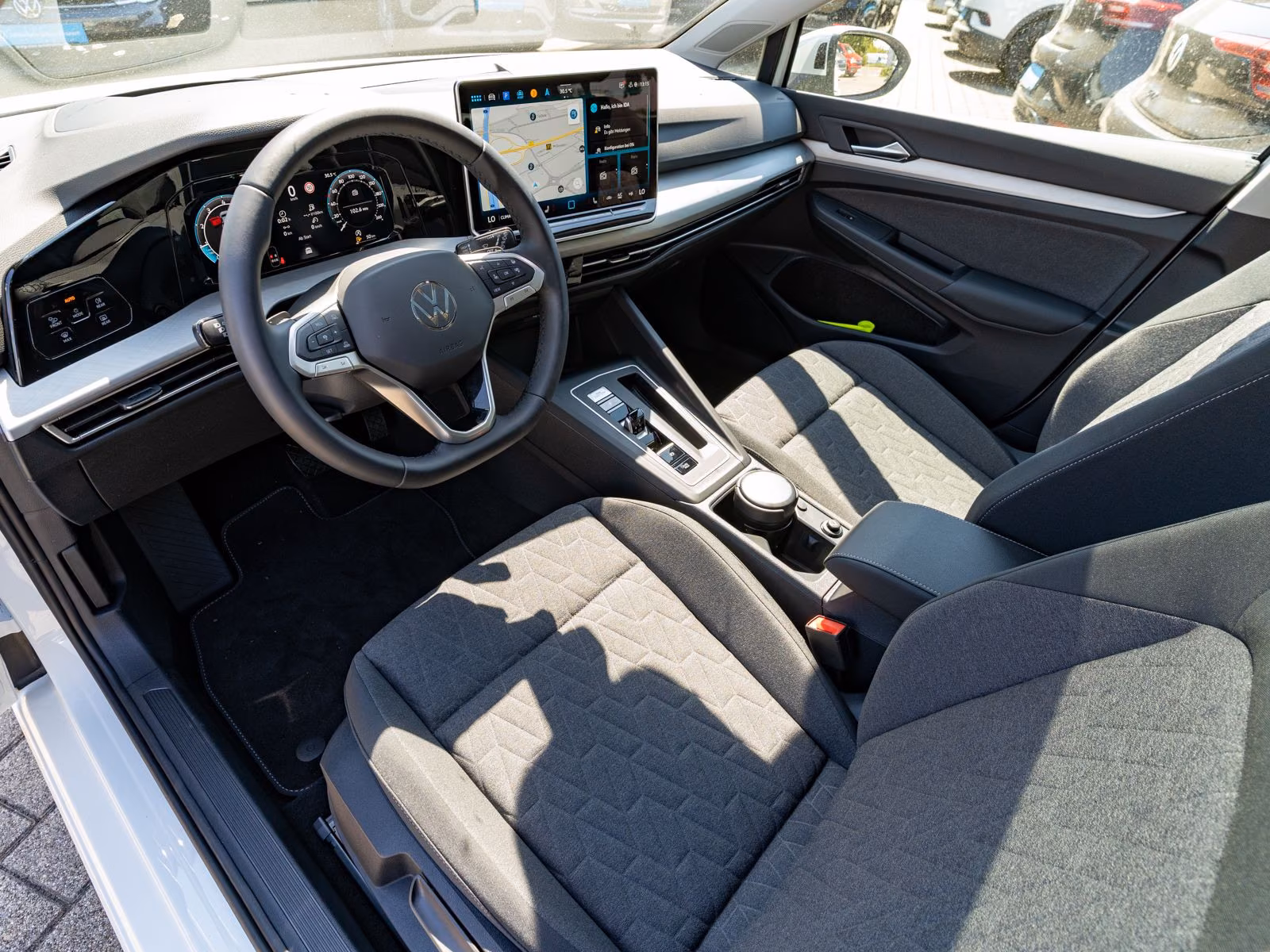 Volkswagen Golf Life 1.5TSI DSG LED Nav 360° PANO Stdhz AHK, миниатюра 12