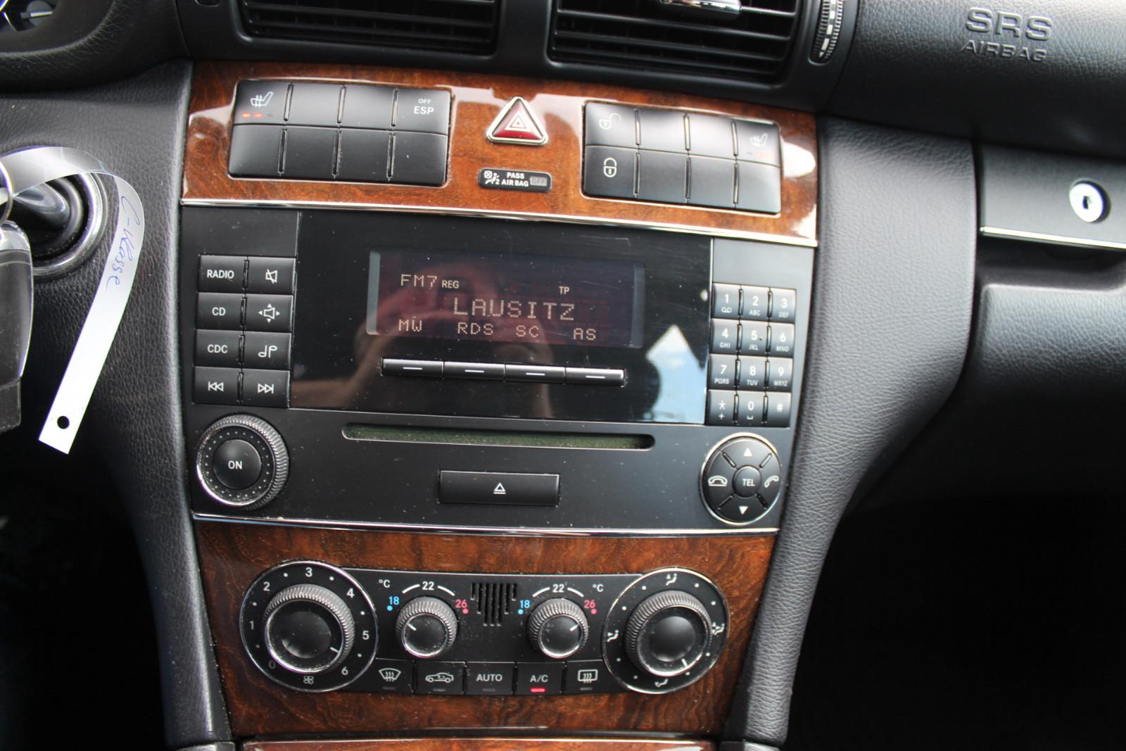 Mercedes-Benz C220 2006 — photo 16