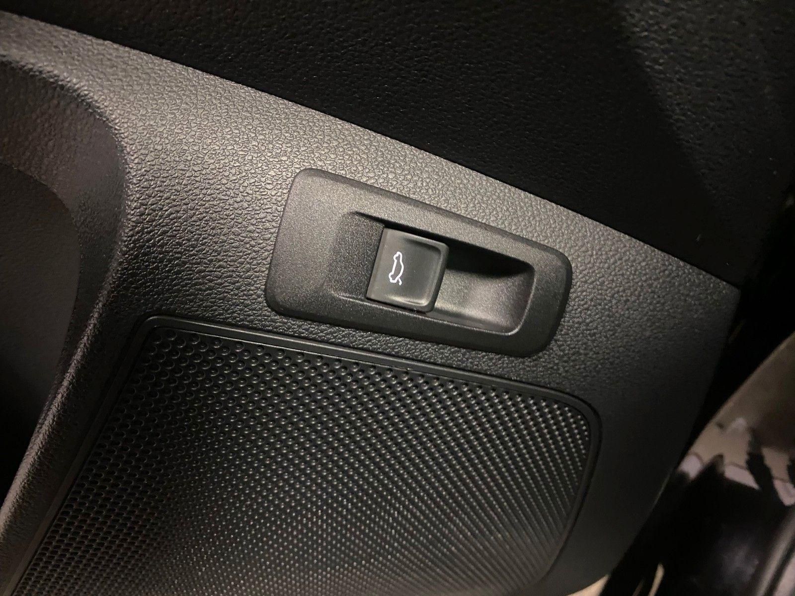Fahrzeugabbildung SKODA Karoq 1.5 TSI DSG Sportline+AHK+ACC+NAVI+MATRIX