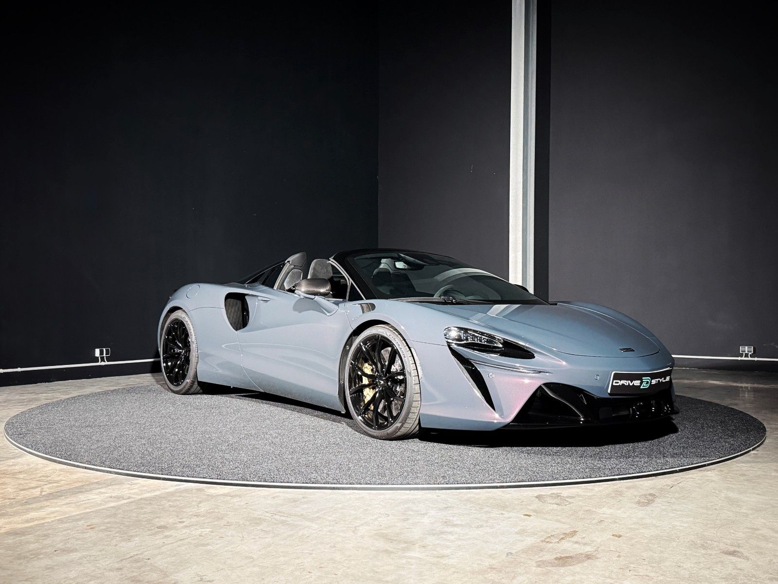 Fahrzeugabbildung McLaren Artura Spider + MSO Lava Grey + Carbon Pack +PPF