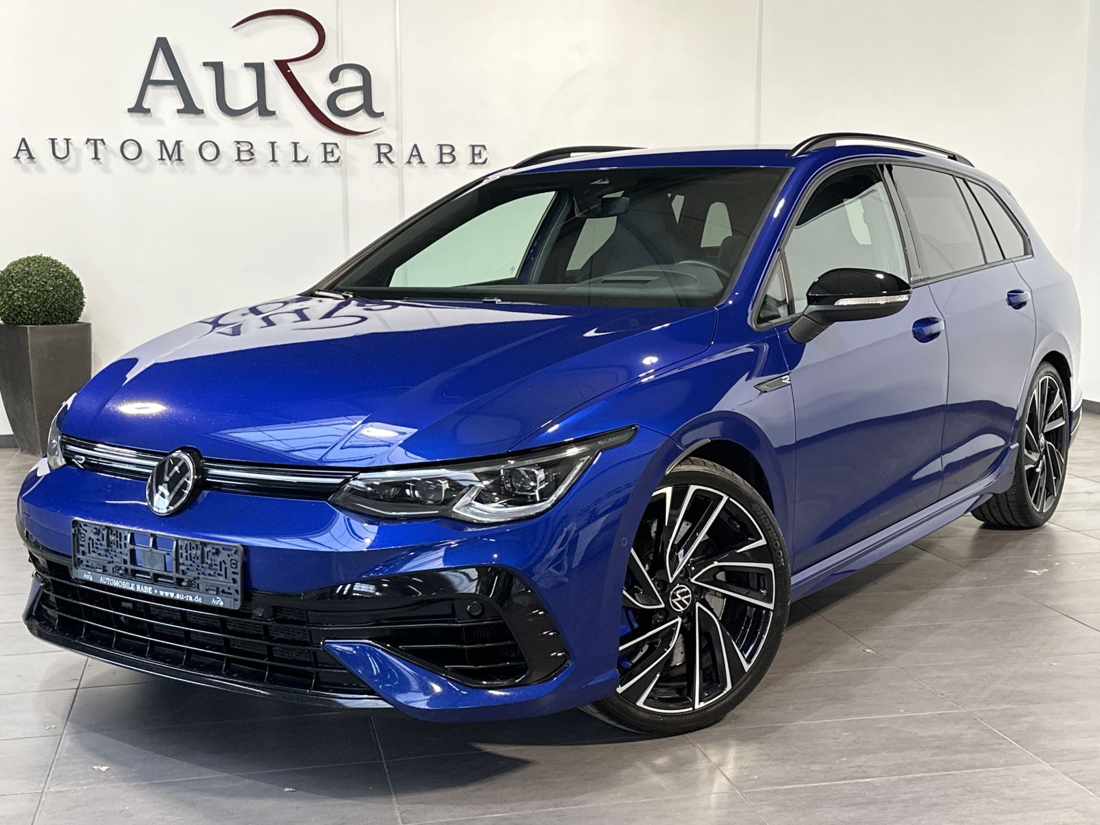 Fahrzeugabbildung Volkswagen Golf VIII Variant R 4Motion Black NAV+LED+HEADUP