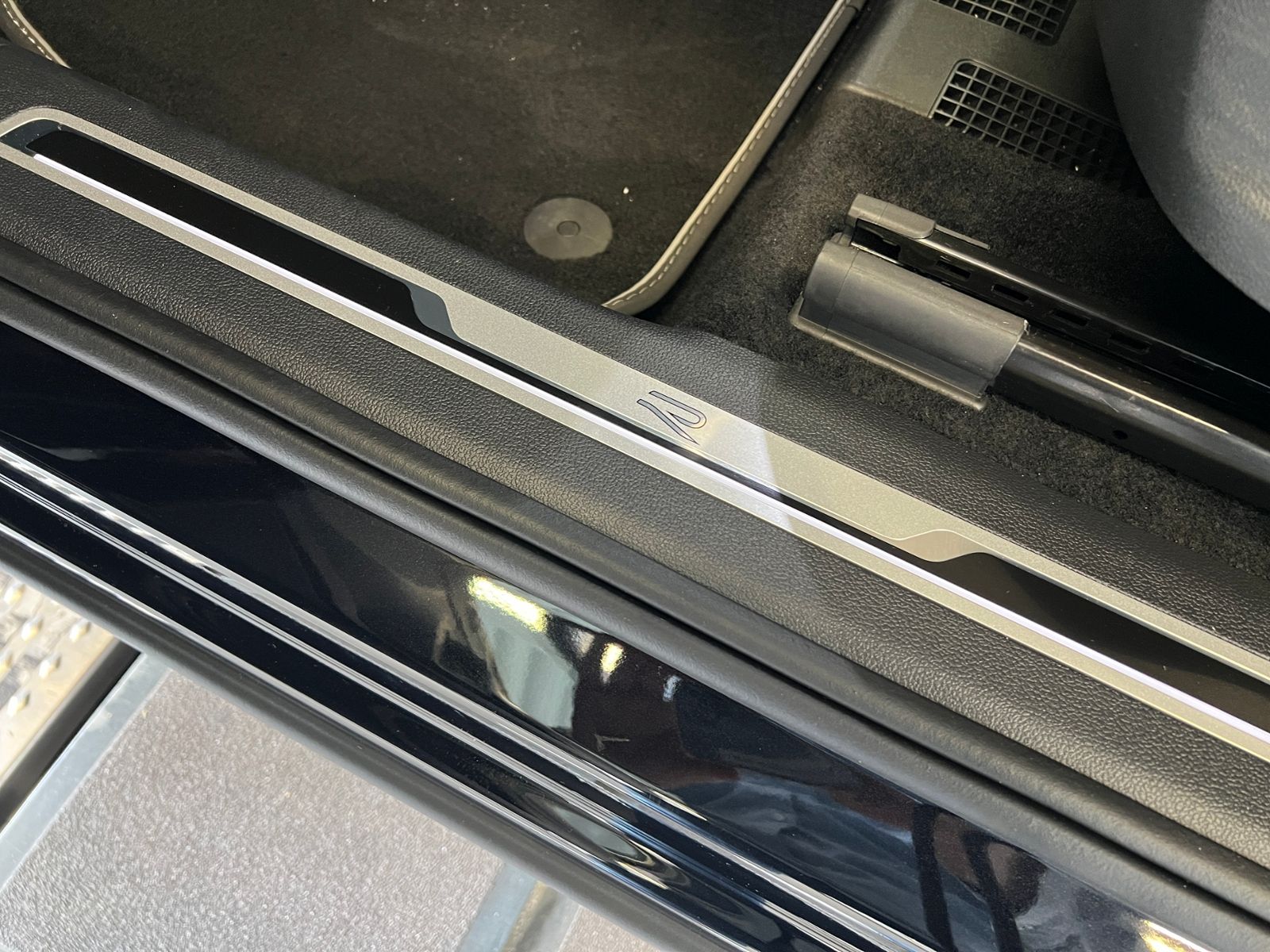 Fahrzeugabbildung Volkswagen Tiguan Allspace R-Line 2.0 TDI DSG 4Motion *AHK,