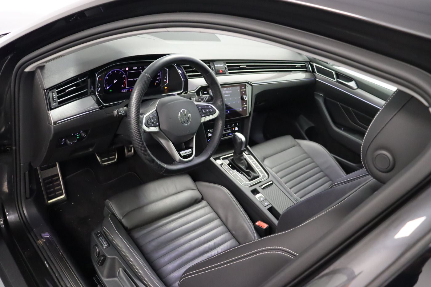 Fahrzeugabbildung Volkswagen Passat Variant 2.0 TSI 4M DSG Alltrack IQ.DRIVE