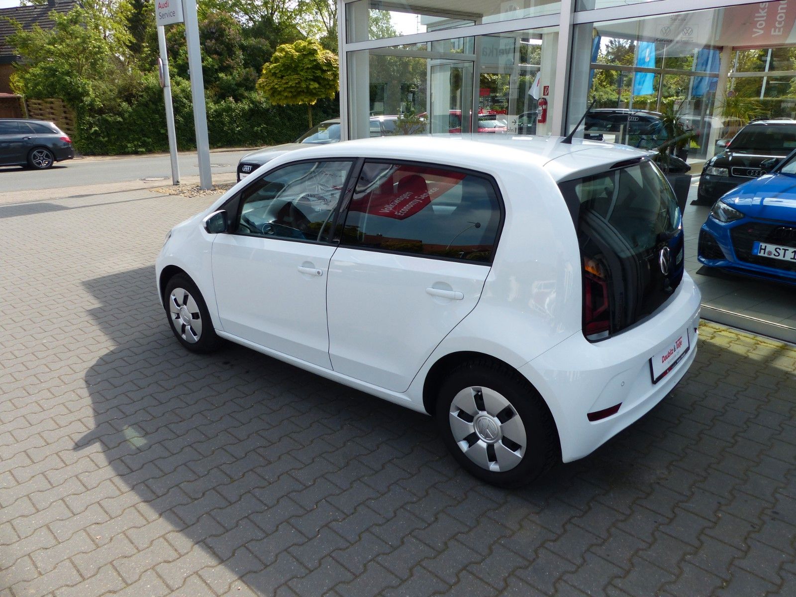 Fahrzeugabbildung Volkswagen up! move 1.0, Klima,PDC,SHZ,Kamera,Handy