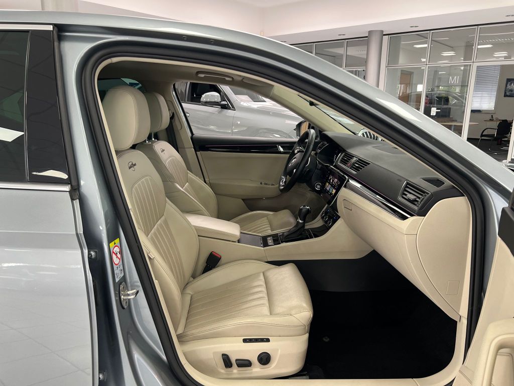Skoda Superb Lim L&K 4x4*MATRIX*PANO*CANTON*ACC*STHZG*