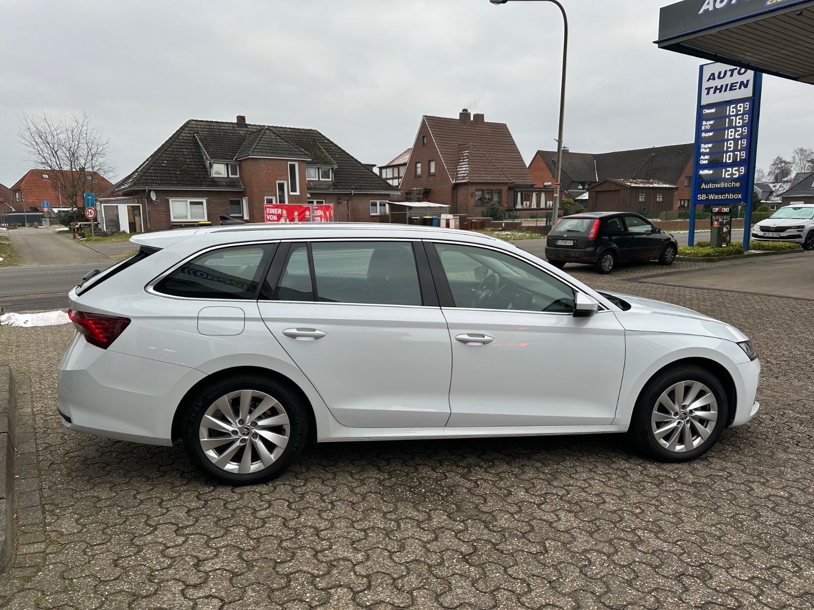 Fahrzeugabbildung SKODA Octavia Combi 1.5 TSI Selection DSG AHK/ACC/LED