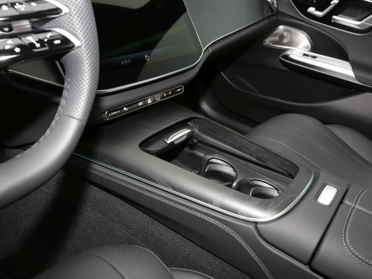 Mercedes-Benz E 220 d T-Modell AMG Night Panorama AHK 360°