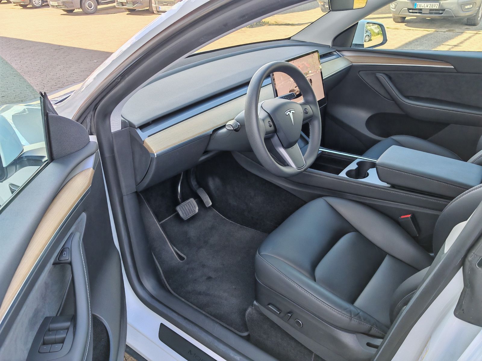 Tesla Model Y SR RWD | AHK | SoH 95% imagem 2