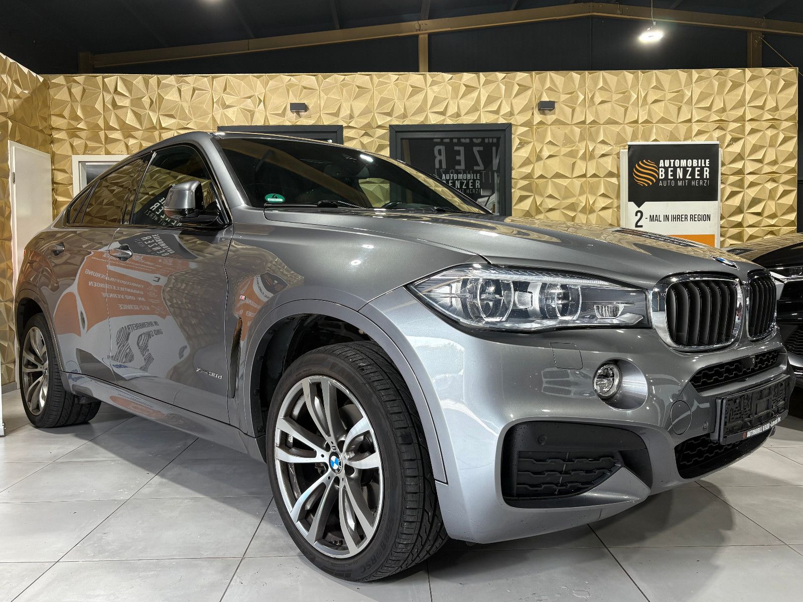 Fahrzeugabbildung BMW X6 xDrive 30 d/360°/PANO/HEAD-UP/NAVI/MEMORY/SHZ