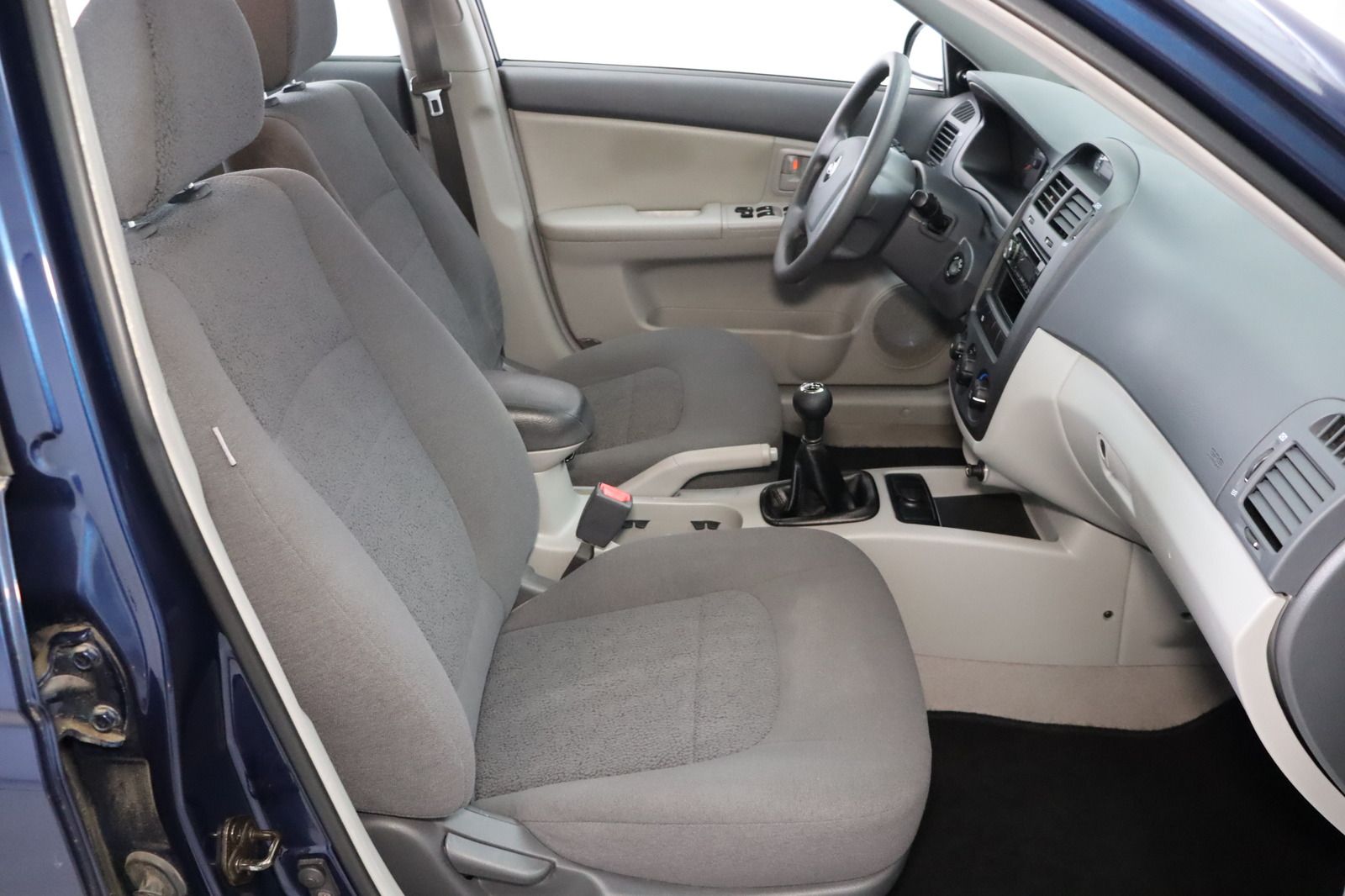 Fahrzeugabbildung Kia Cerato 1.6 LX HU/AU 08.2027 * Klima