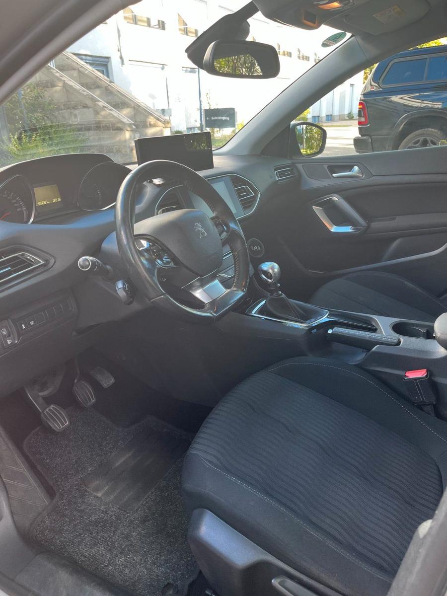 Peugeot 308 2015 — photo 11