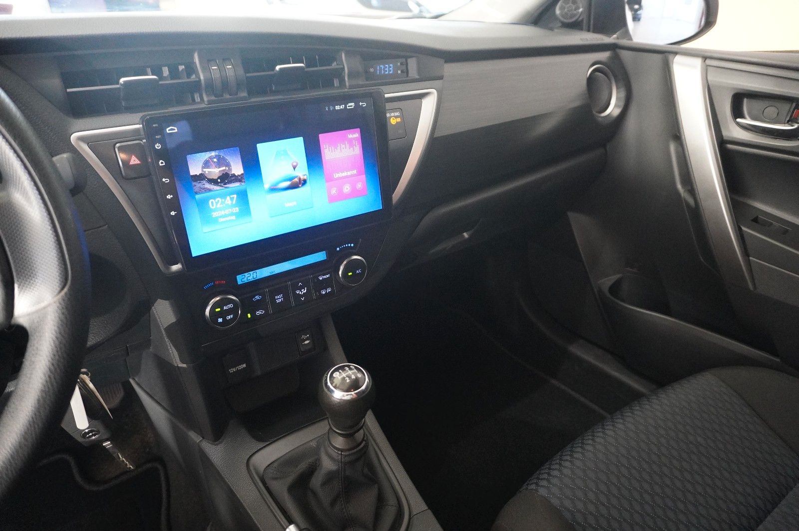 Fahrzeugabbildung Toyota Auris LIM. 1.3 5-TÜR KLIMA/LED/USB/MULTI./AHK