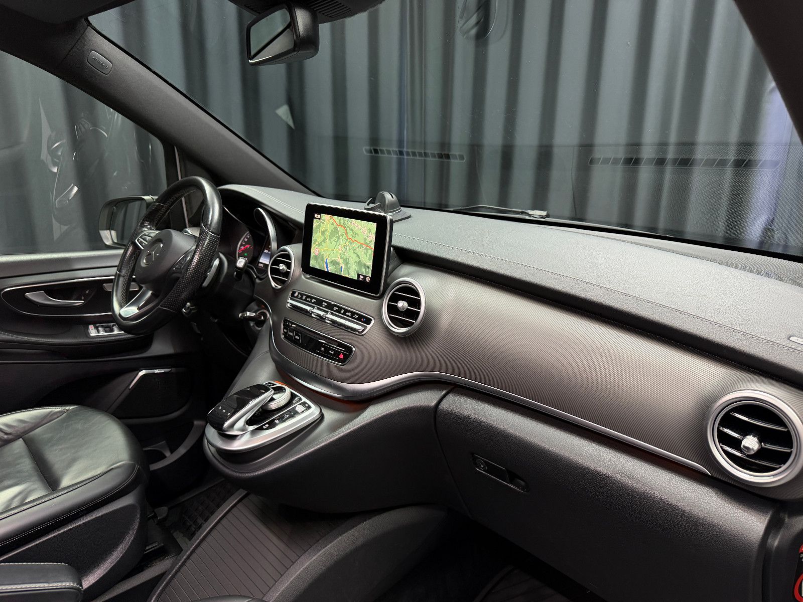 Fahrzeugabbildung Mercedes-Benz V250d NIGHT EDITION 4MATIC lang AMG-LINE|360°|