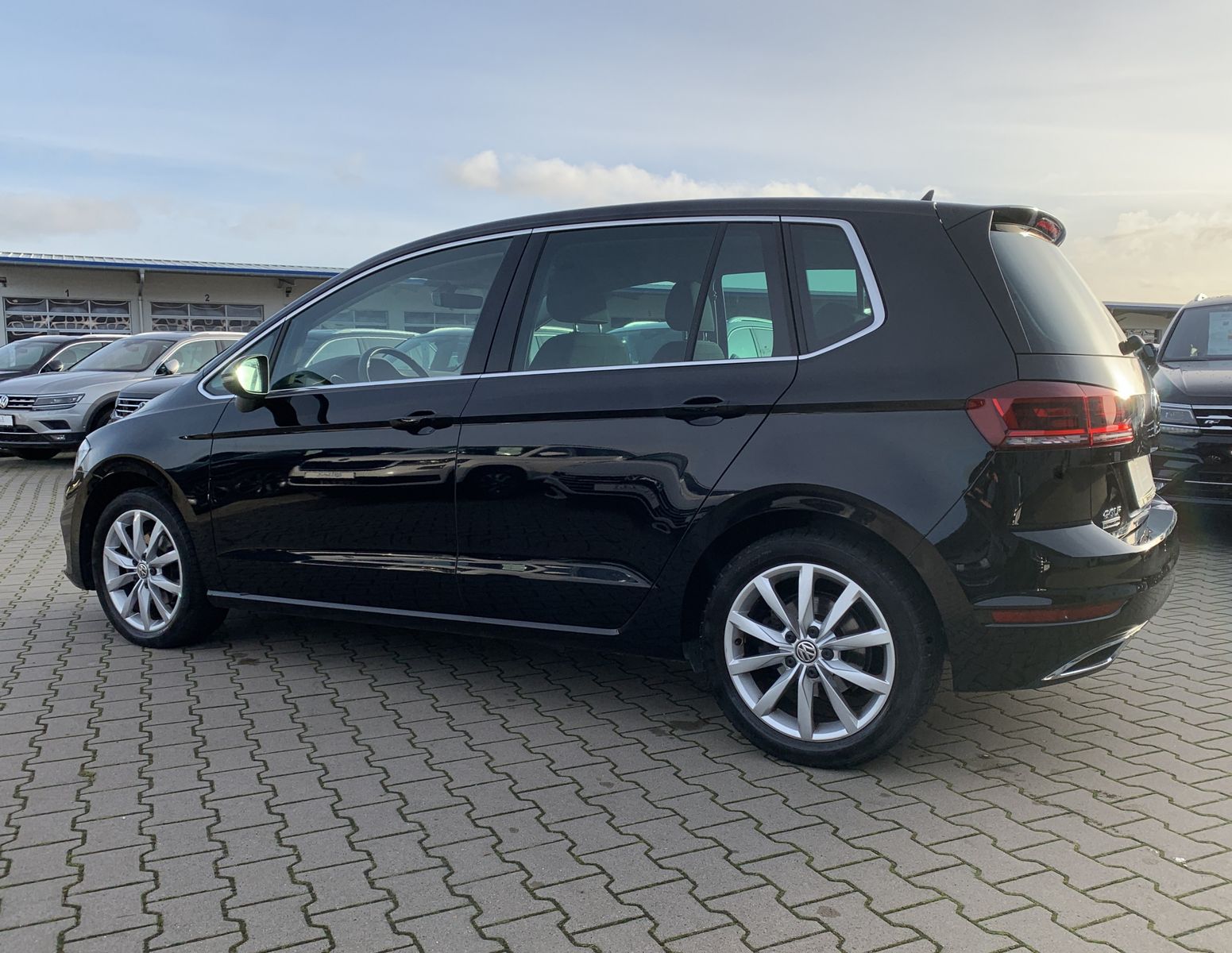 Fahrzeugabbildung Volkswagen Golf Sportsvan 1.5 TSI*Highline*LED*ACC*Klima*