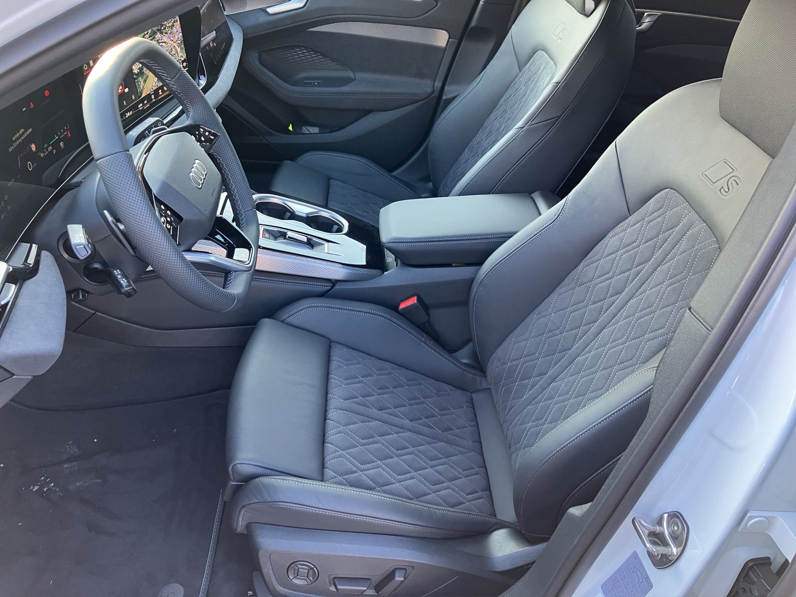 Fahrzeugabbildung Audi A6 Avant e-hybrid quattro  edition one AHZV Matr