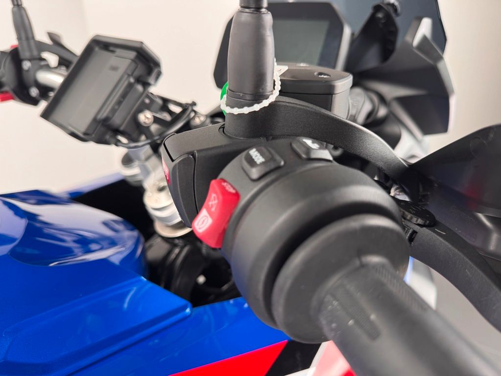 Fahrzeugabbildung BMW F 800 GS *NEUWERTIG *TIEFERGELEGT *VOLL