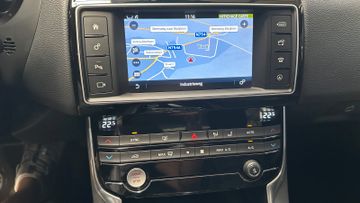 Jaguar XE - 10