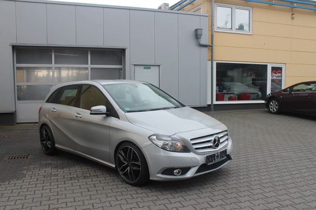 Mercedes-Benz B 180 BE DCT+Wippen*neuer 19"Radsatz*Navi*Sitzhz