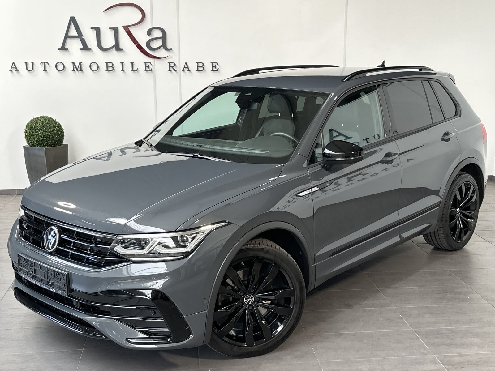 Fahrzeugabbildung Volkswagen Tiguan 4M R-Line Black NAV+IQ-LIGHT+AHK+VC+KAMER