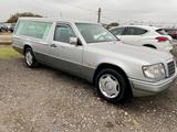 Mercedes-Benz E pollmann 200 Funerar mit Reduzierstück - gebrauchte Mercedes-Benz 200 aus dem Jahr 1990