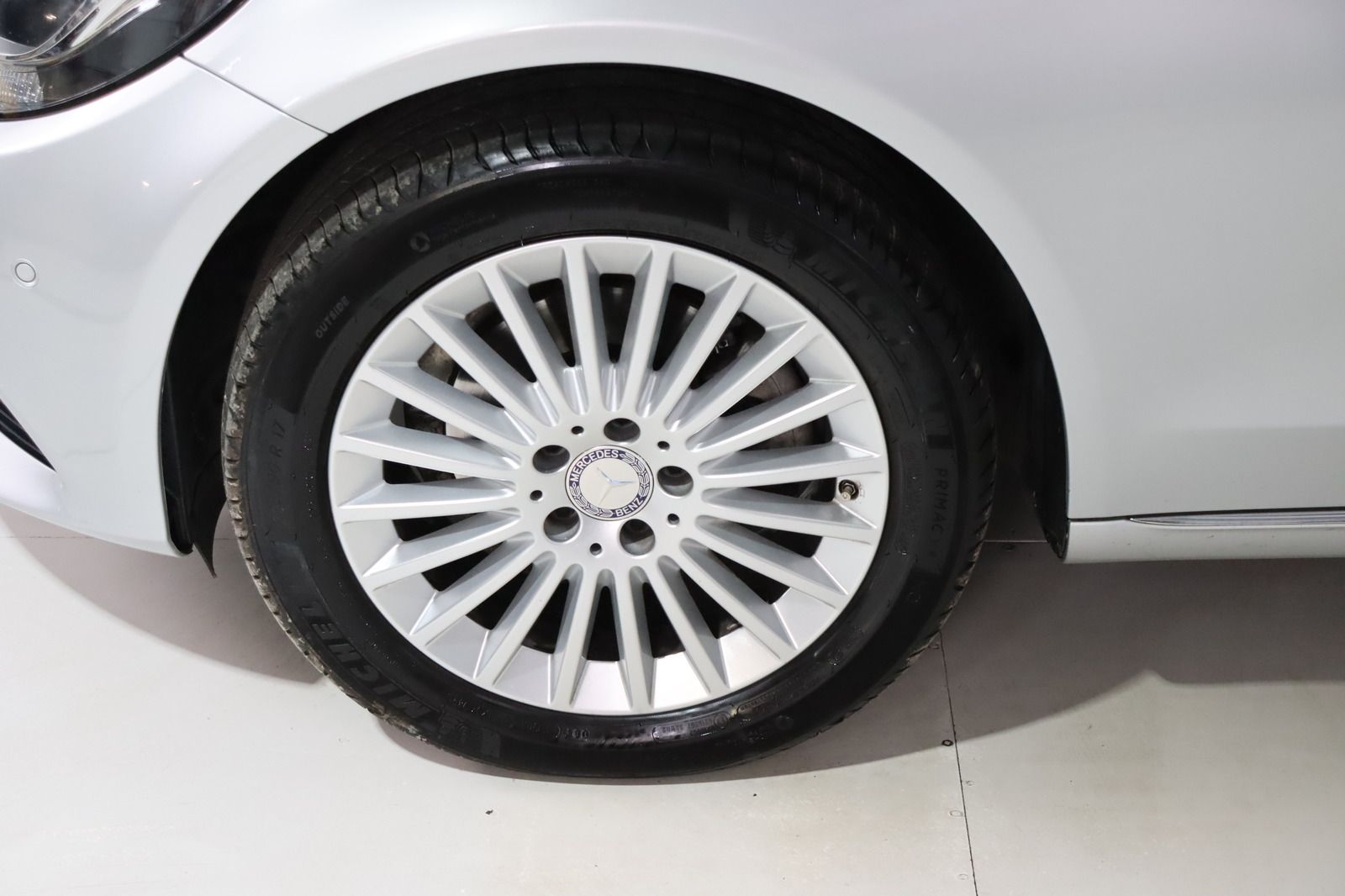 Fahrzeugabbildung Mercedes-Benz C 180 CGI Exclusive * Navi * Sitzhzg * TOP