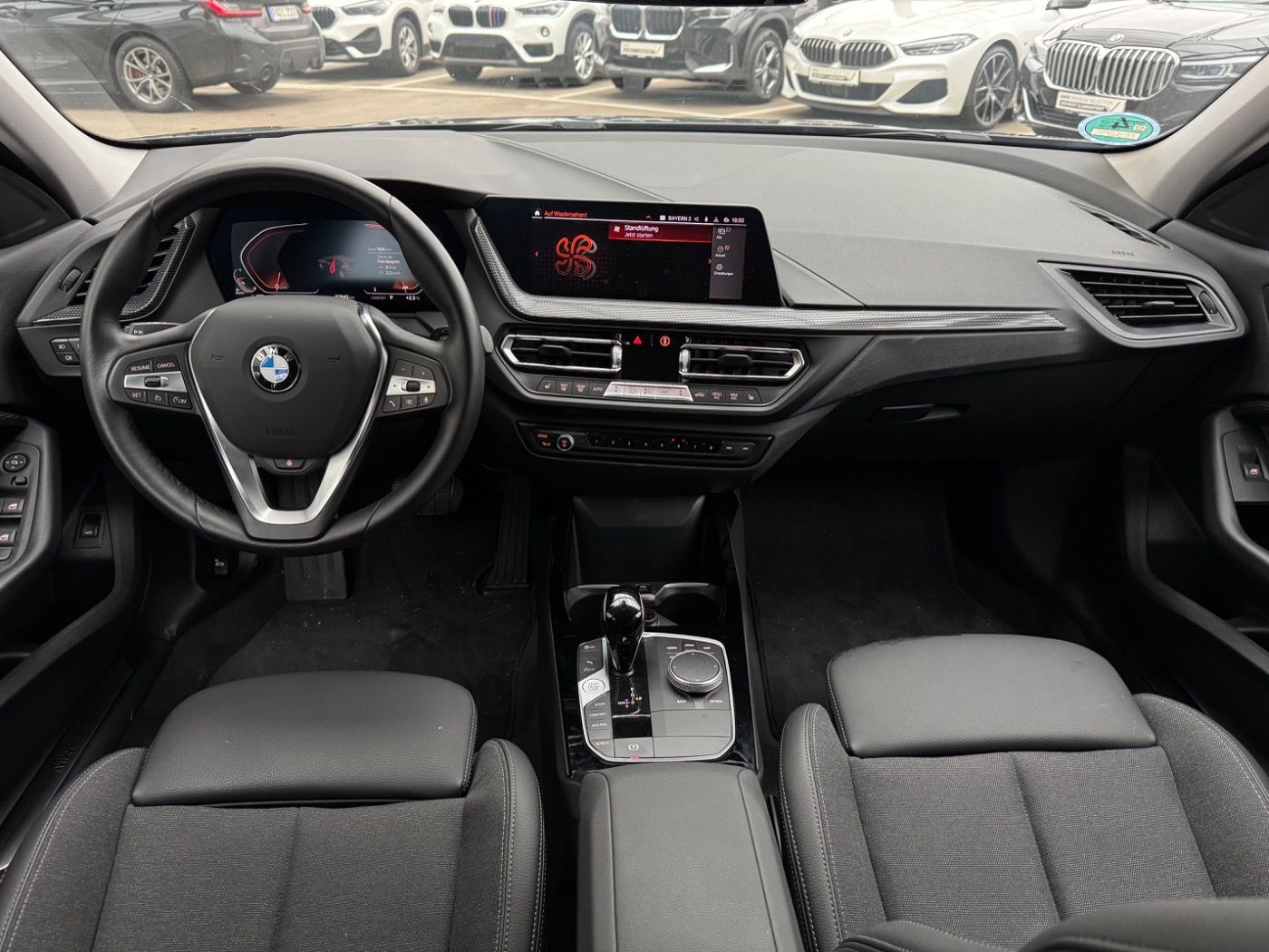 Fahrzeugabbildung BMW 118d Aut. Advantage AHK/SportSitze/ComfortPaket