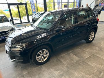 Volkswagen Tiguan *NAV*TEMPO*2-ZONEN*SitzHZ*PCD*TÜV 527*