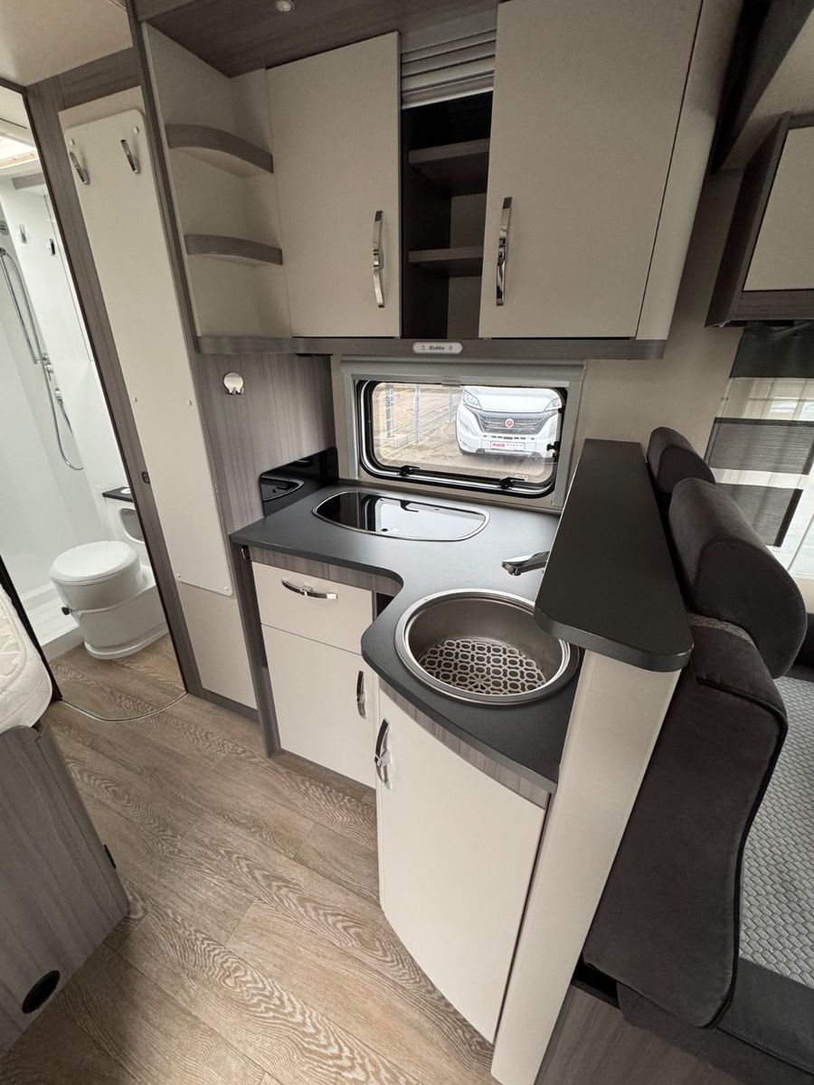 Fahrzeugabbildung Hobby T 65 HFL Optima on Tour Hubbett