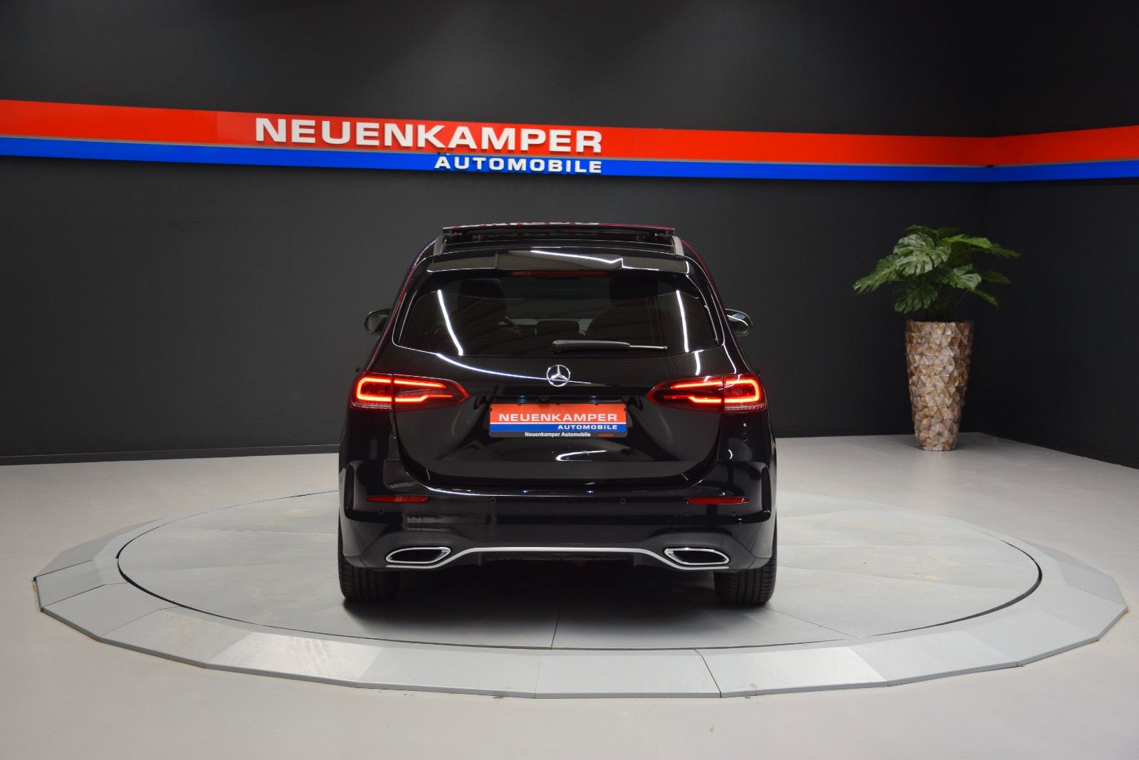 Fahrzeugabbildung Mercedes-Benz B 220 4Matic AMG-Line Pano LED Kamera Tempomat