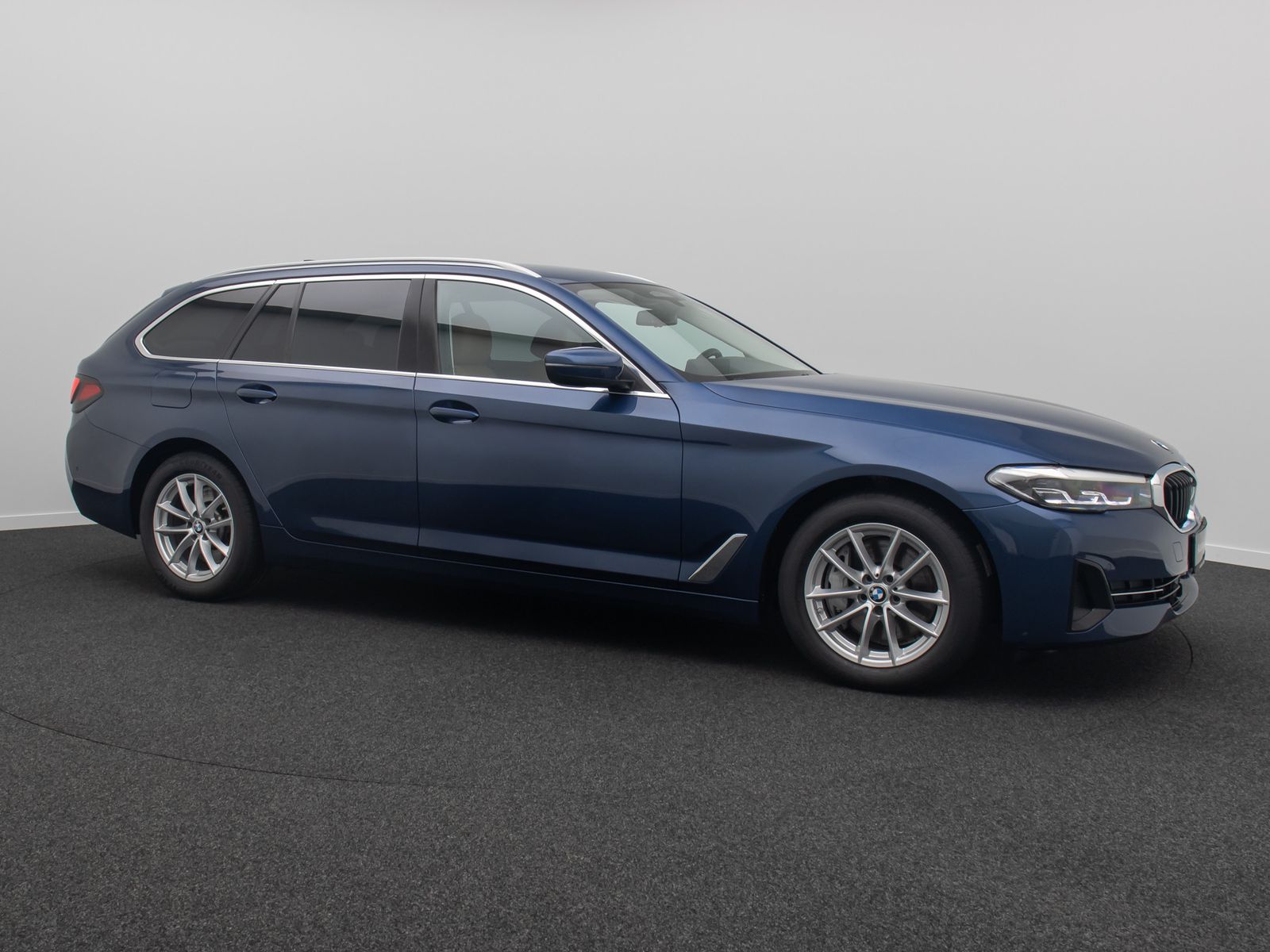 Fahrzeugabbildung BMW 530d Sport Komfort DAB Kamera 4xKlima Alarm