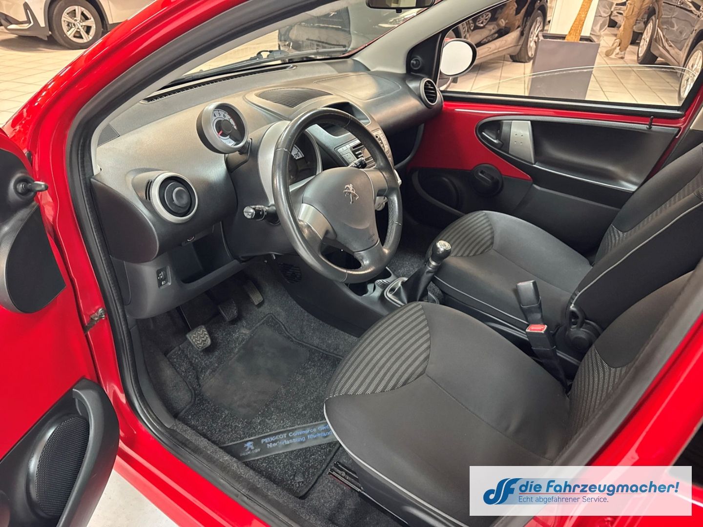 Fahrzeugabbildung Peugeot 107 Active GA Privacyverglasung teilb.Rücksb Led