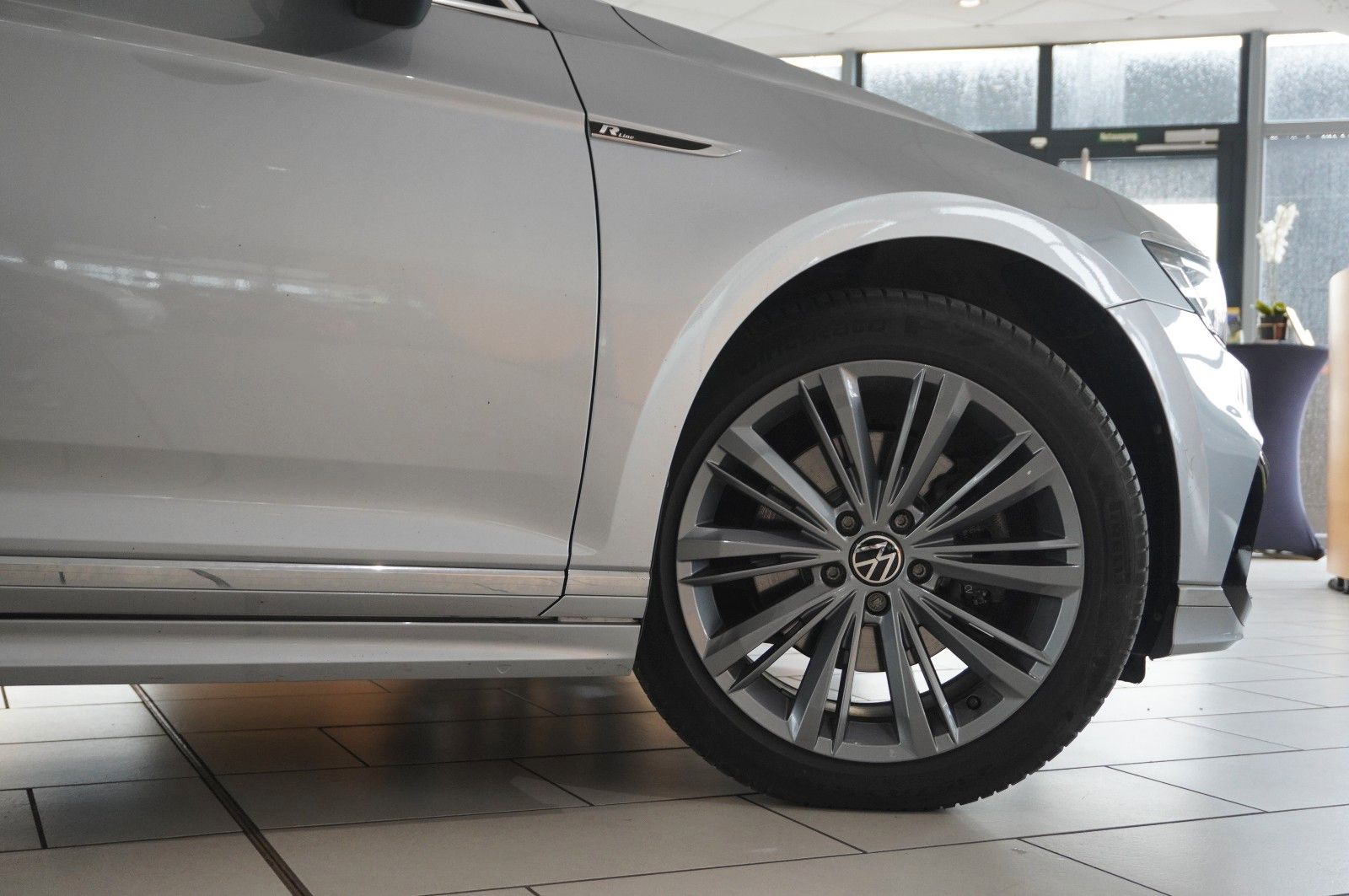 Fahrzeugabbildung Volkswagen Passat VARI. 2.0D R-LINE 4M NAVI/LED/KAMERA/AHK