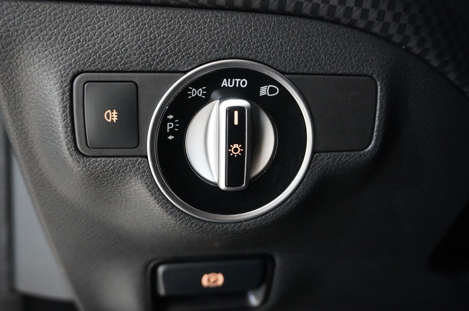 Fahrzeugabbildung Mercedes-Benz A 220 CDI BLUEFFI. NAVI/LED/KAMERA/SHZ/SPORT/AHK