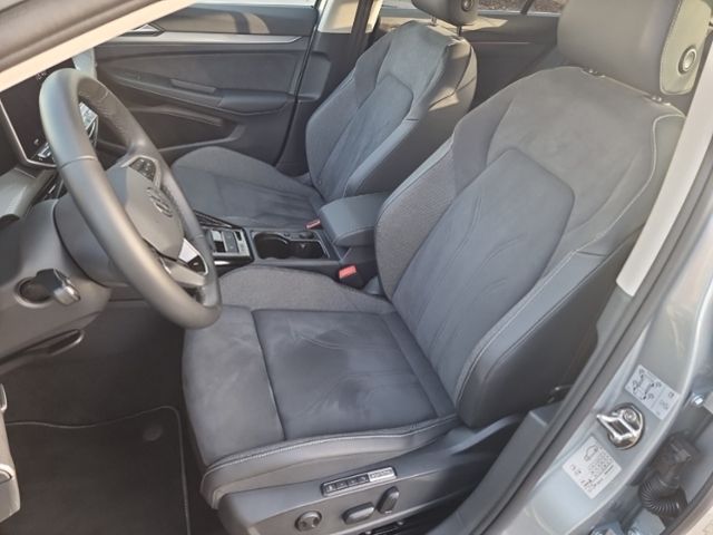 Fahrzeugabbildung Volkswagen Golf VIII 1.5 TSI 110KW STYLE LED NAVI SHZ APP-C