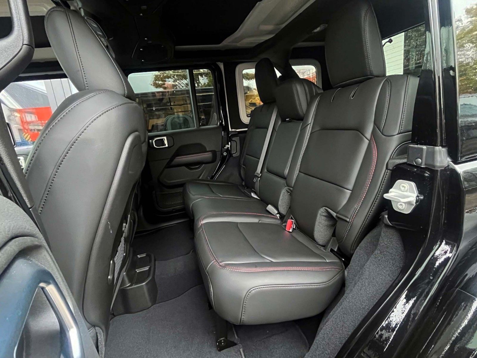 Vehicle photo 11