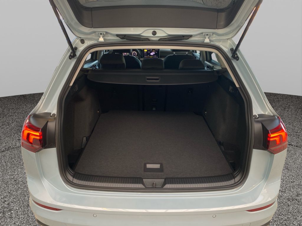 Fahrzeugabbildung Volkswagen Golf Variant 1.5TSI Life AHZV 5 Jahre NWGarantie
