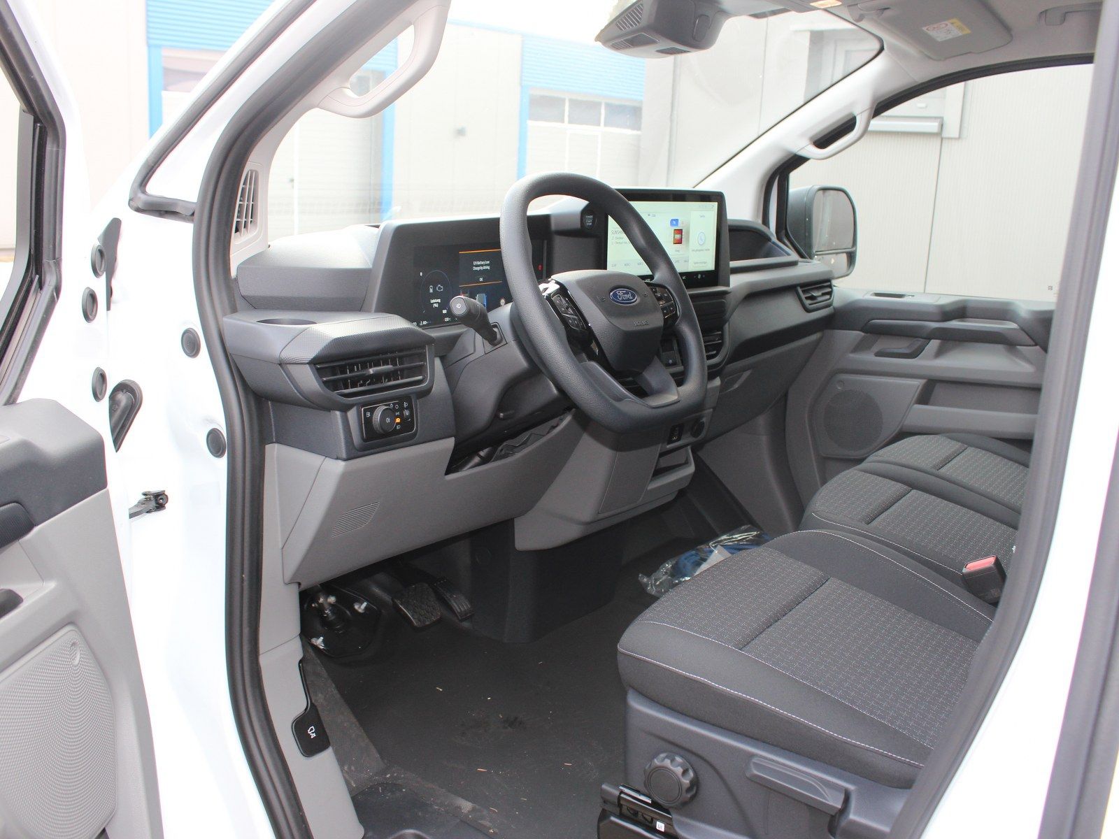 Fahrzeugabbildung Ford Transit Custom 320 L1 Trend FWD Plug-in Hybrid