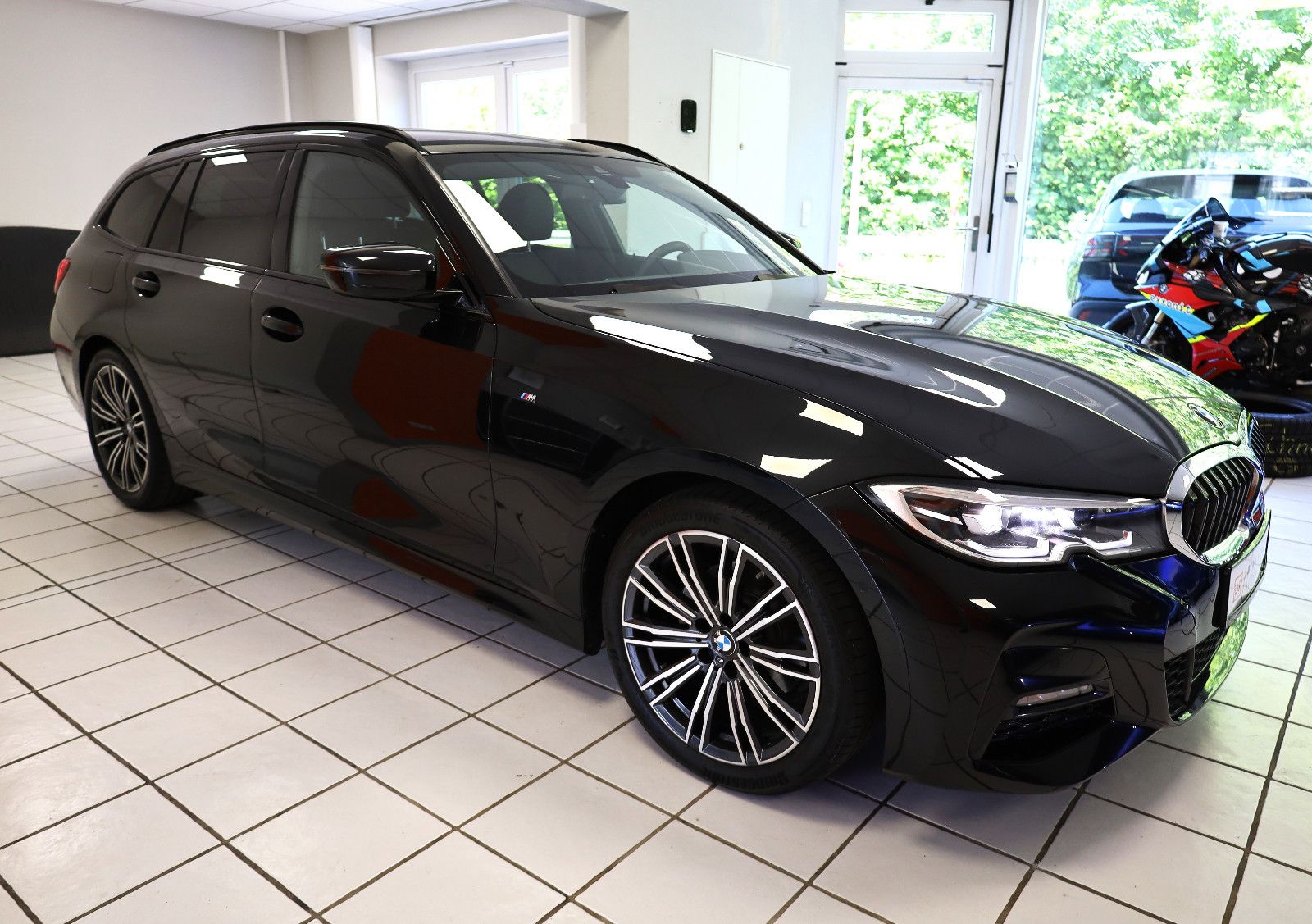 BMW 320i Touring M-Sport|HIFI|ACC|LED|RFK|ALCANTARA| foto 6