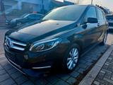 Mercedes-Benz B 220  CDI / d Standhzg/AUT/CAM/SHZ - Mercedes-Benz B 220 mit Diesel-Antrieb: Limousine, Automatik