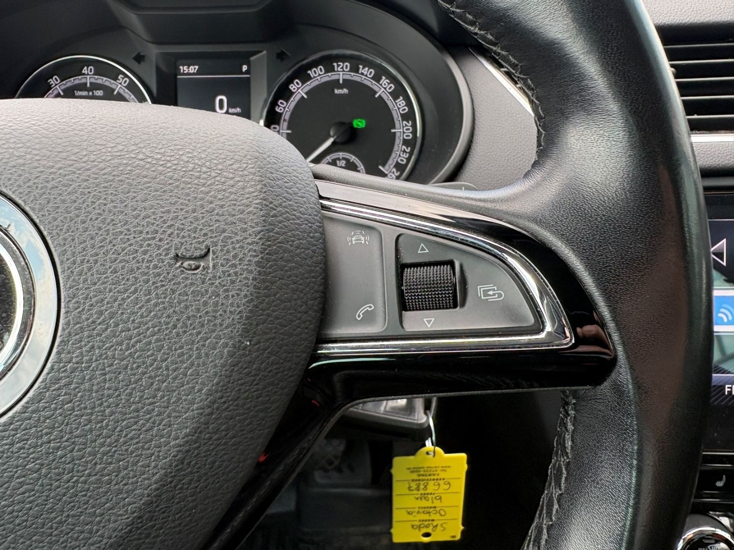 Fahrzeugabbildung SKODA Octavia Drive TotWinkAss Allwetter AppleCarPlay