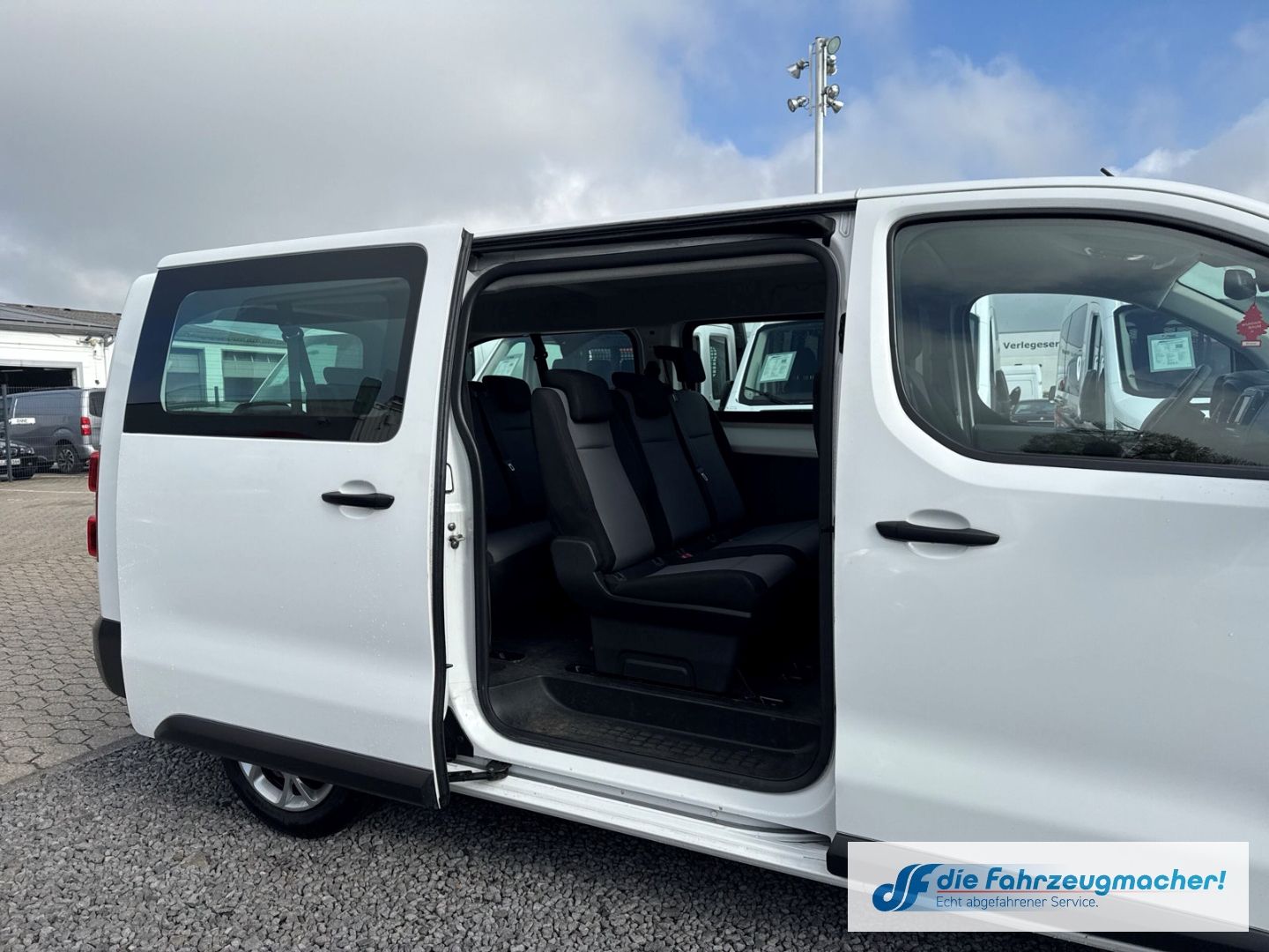 Fahrzeugabbildung Citroën Jumpy Kombi XL Navi Apple CarPlay Android *EXPOR