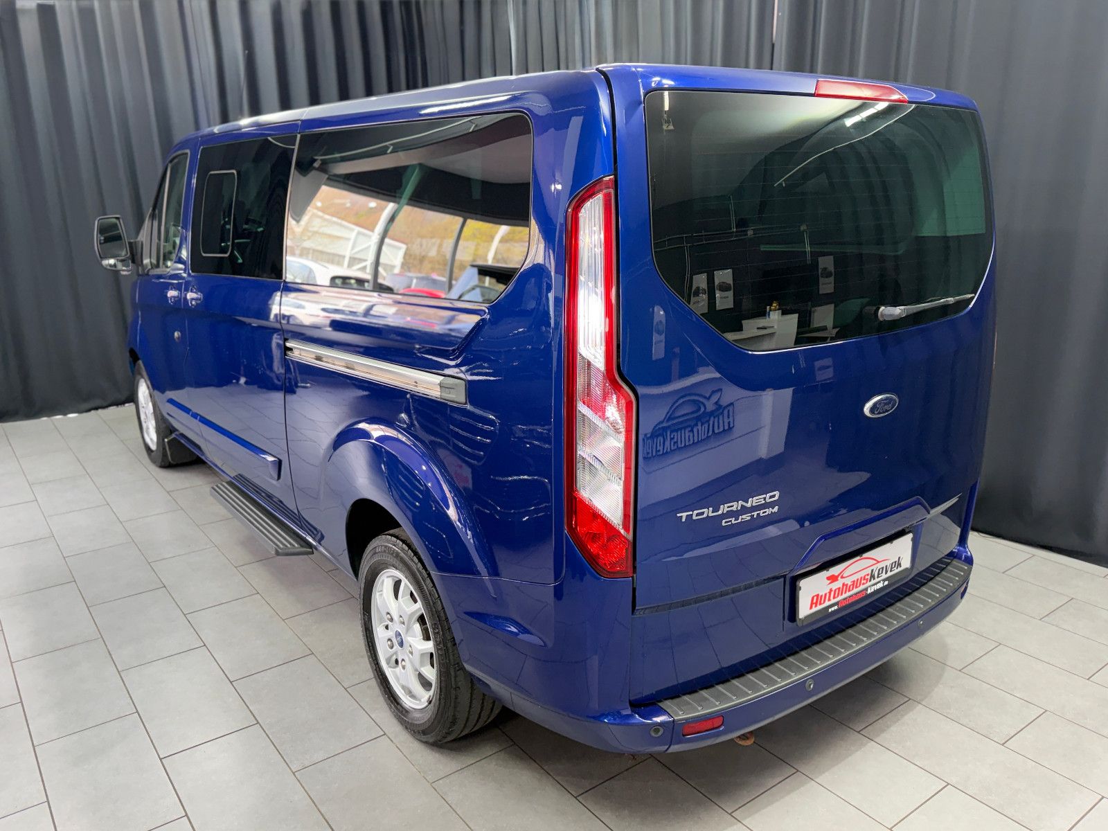 Fahrzeugabbildung Ford Tourneo Custom 300|AC|PDC|NAVI|8-SITZE